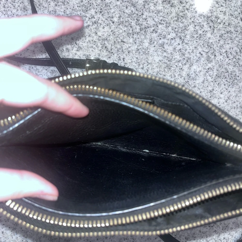 Michael Kors Double Zip crossbody bag in black pebbled leather - Picture 7 of 11